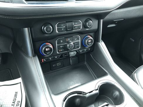 Used 2023 Chevrolet Suburban Premier image 23