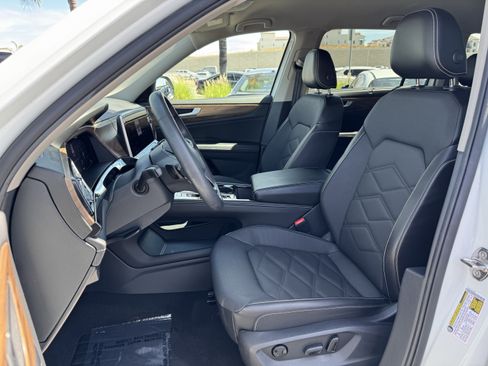 Used 2024 Volkswagen Atlas SE FWD image 16