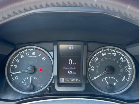 Used 2017 Toyota Tacoma TRD Off-Road AWD/4WD image 29