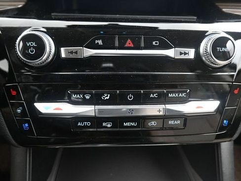 Used 2021 Ford Explorer Limited w/ Equipment Group 301A image 18