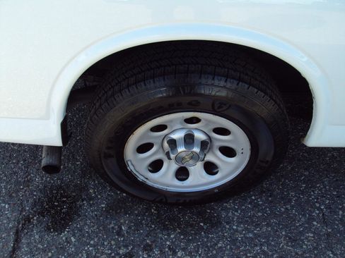 Used 2012 Chevrolet Express 1500 AWD image 30