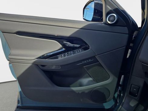 Used 2025 Land Rover Range Rover Evoque S image 30