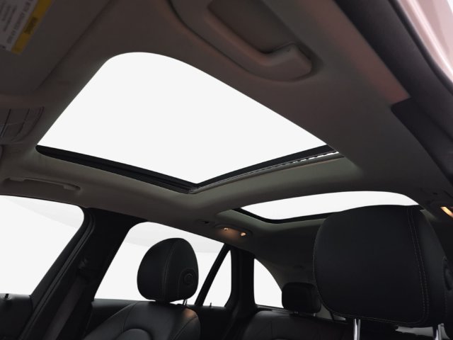 Used 2022 Mercedes-Benz GLC 300 4MATIC image 29