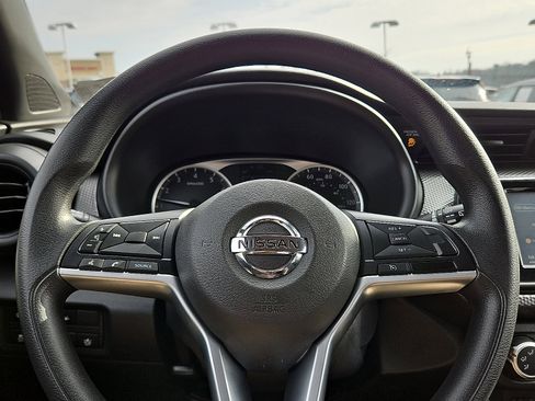 Certified 2020 Nissan Kicks S image 17