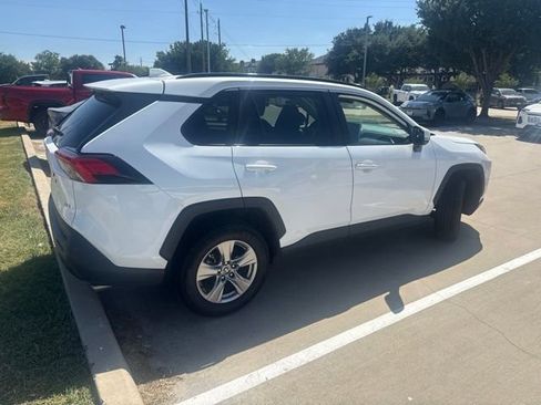 Used 2025 Toyota RAV4 XLE FWD image 3