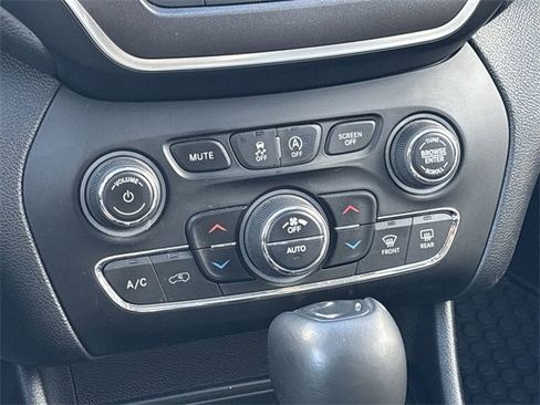 Used 2020 Jeep Cherokee Trailhawk w/ Comfort/Convenience Group image 17