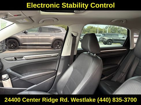 Used 2018 Volkswagen Passat 2.0T SE FWD image 17