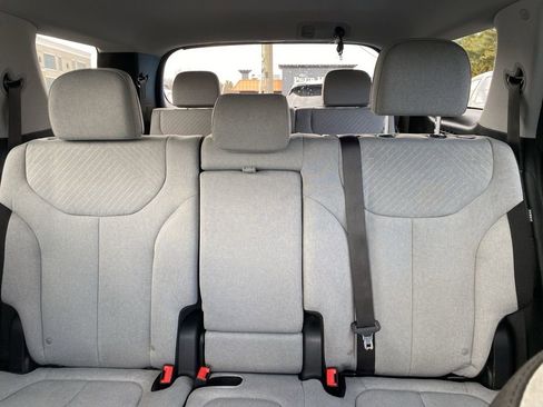 Certified 2023 Hyundai Palisade SE image 14