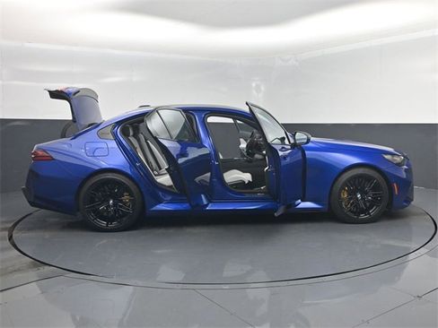 Used 2025 BMW M5 w/ Carbon Package image 73