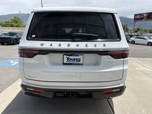 Used 2023 Jeep Wagoneer Series III w/ Preferred Equipment Group AWD/4WD image 6