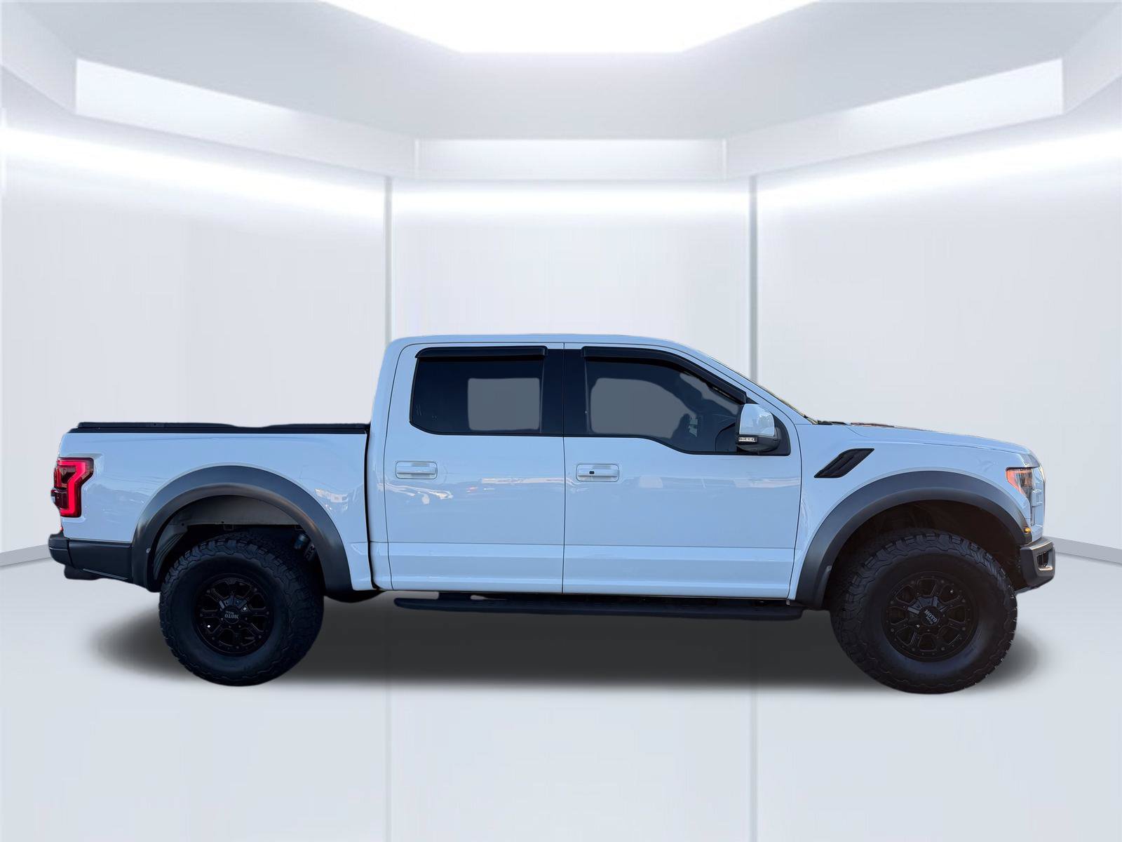 Used 2017 Ford F150 Raptor w/ Equipment Group 802A Luxury AWD/4WD image 4