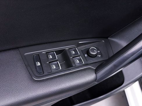 Used 2021 Volkswagen Tiguan SE R-Line FWD image 18