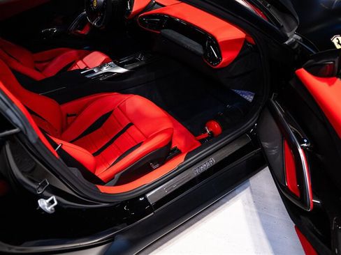 Used 2025 Ferrari 12Cilindri RWD image 17