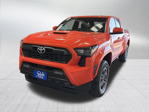 Used 2024 Toyota Tacoma TRD Sport w/ TRD Sport Upgrade Package image 3