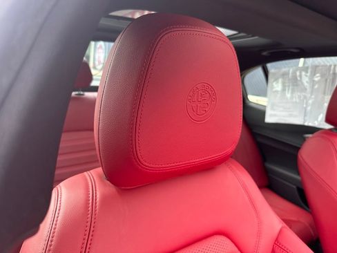 Used 2022 Alfa Romeo Giulia Veloce AWD/4WD image 71