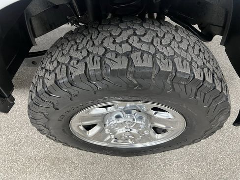 Used 2022 RAM 2500 Tradesman w/ Chrome Appearance Group image 18