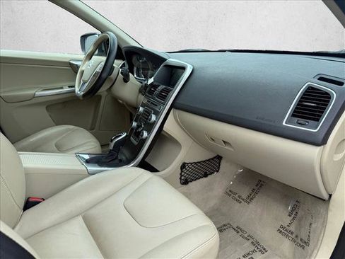 Used 2016 Volvo XC60 T6 w/ Proximity Package FWD image 28