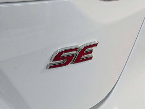 Used 2024 Toyota Corolla SE FWD image 8