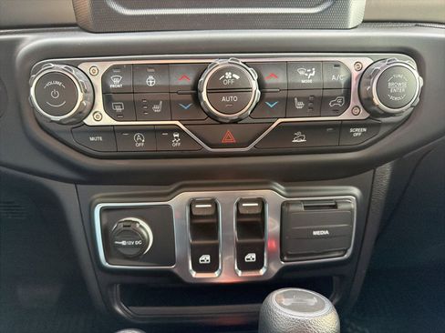 Used 2021 Jeep Wrangler Sport S image 41