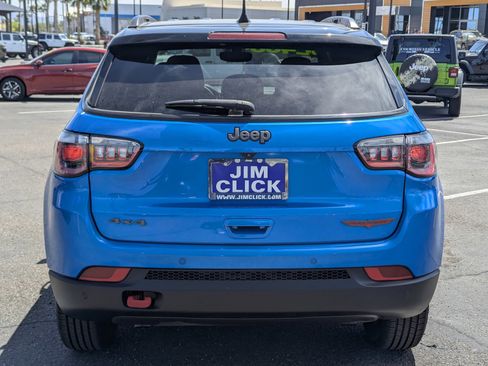 Used 2024 Jeep Compass Trailhawk w/ Trailhawk Convenience Group AWD/4WD image 3