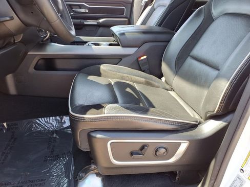Used 2025 RAM 1500 Laramie AWD/4WD image 23