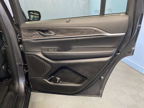 Used 2024 Jeep Grand Cherokee L Limited w/ Luxury Tech Group II image 47