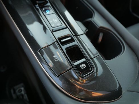 Used 2024 Toyota Crown Platinum AWD/4WD image 30