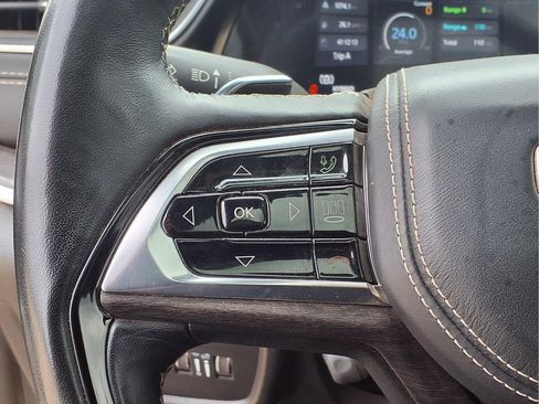 Used 2022 Jeep Grand Cherokee Overland w/ Advanced Protech Group III AWD/4WD image 5