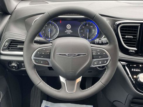 New 2026 Chrysler Pacifica Select image 20