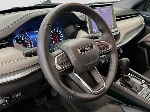 Used 2025 Jeep Compass Limited AWD/4WD image 18