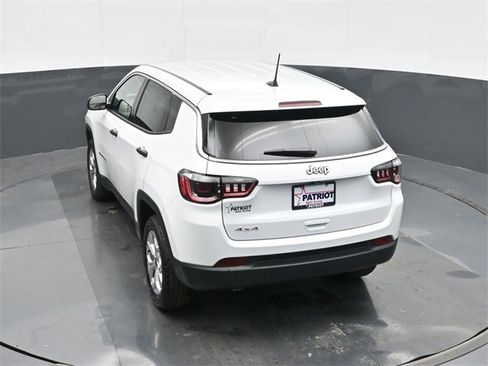 Used 2025 Jeep Compass Sport image 26