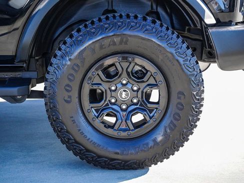 Used 2023 Ford Bronco Wildtrak image 6