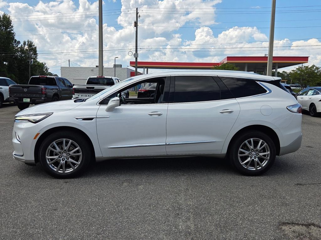 Certified 2023 Buick Enclave Essence w/ Experience Buick Package FWD image 2