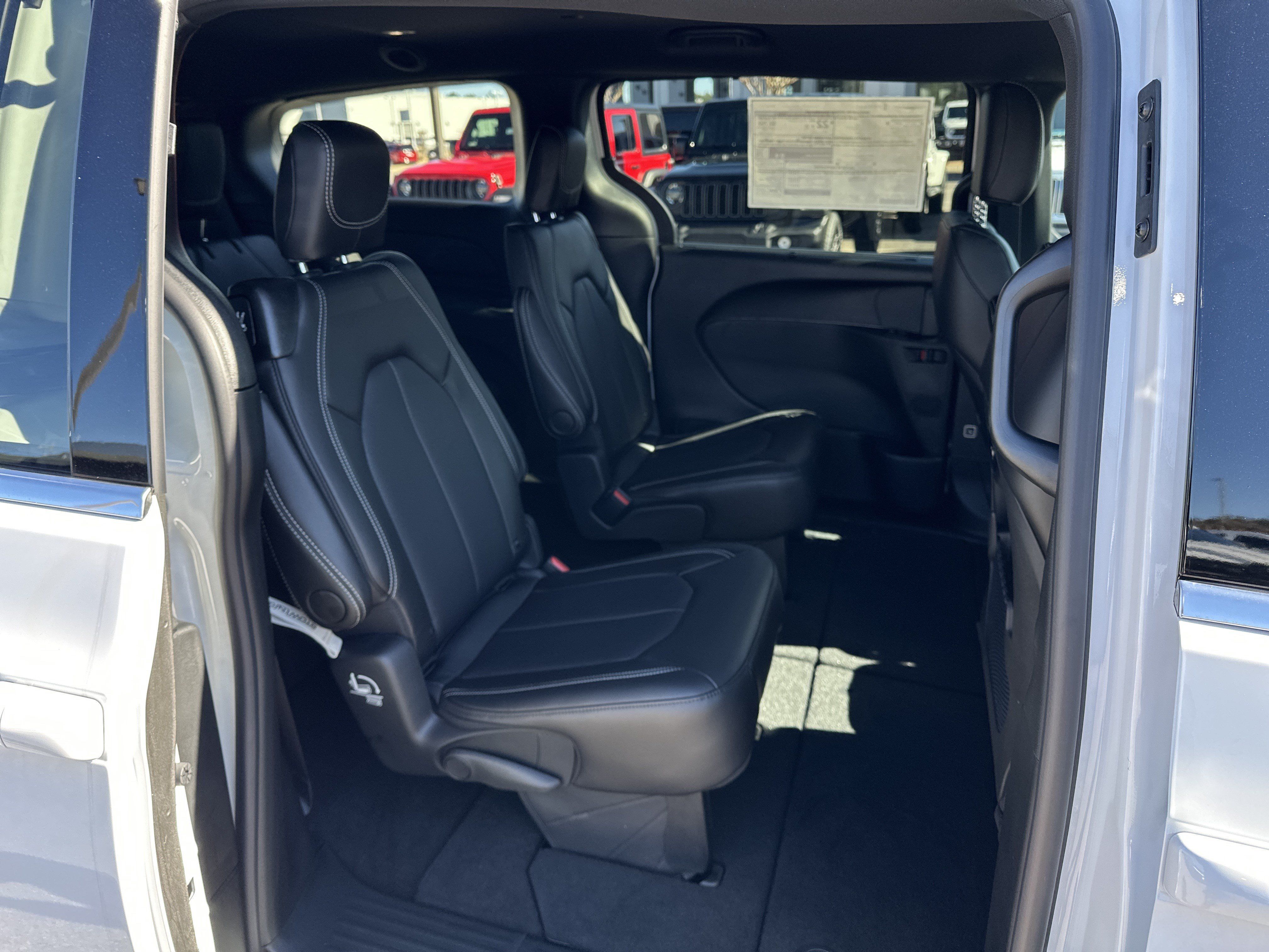 New 2026 Chrysler Pacifica Select FWD image 17
