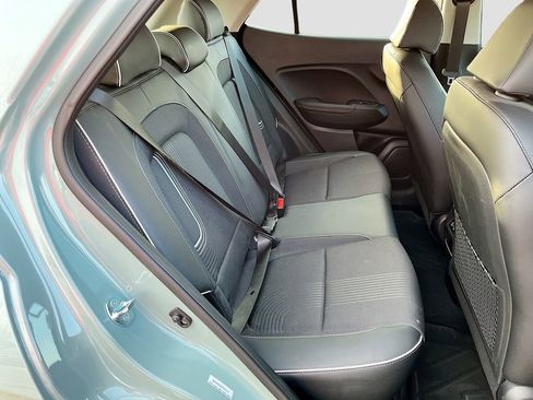 Used 2025 Hyundai Venue Limited FWD image 27