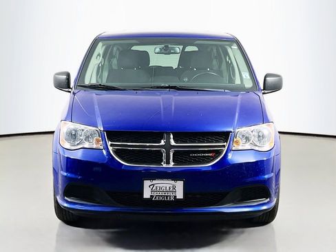 Used 2018 Dodge Grand Caravan SE w/ UConnect Hands-Free Group image 2