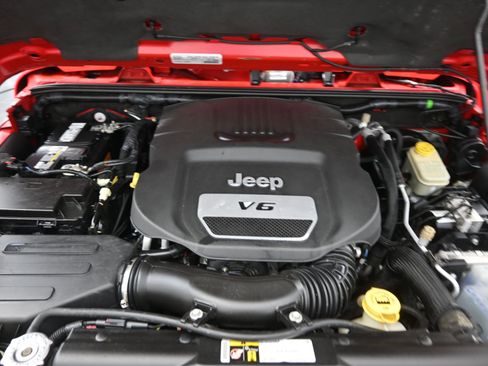 Used 2015 Jeep Wrangler Unlimited Rubicon image 20