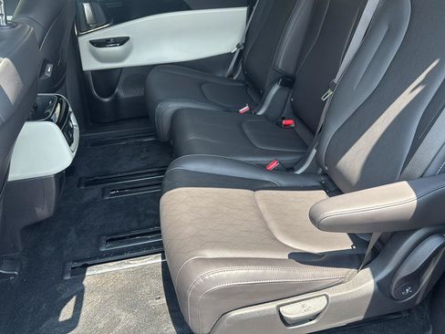 Used 2024 Kia Carnival SX FWD image 25