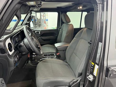 Used 2025 Jeep Wrangler Willys 4xe image 9