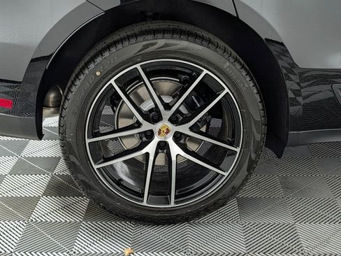 New 2026 Porsche Macan image 13