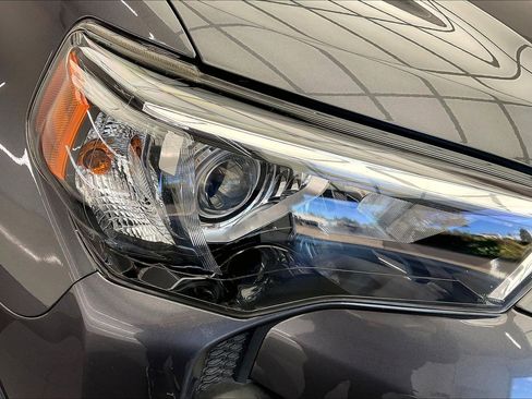 Used 2020 Toyota 4Runner SR5 Premium image 28