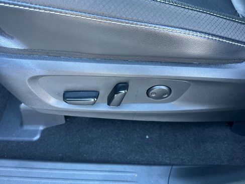 Used 2024 Nissan Pathfinder SL image 14