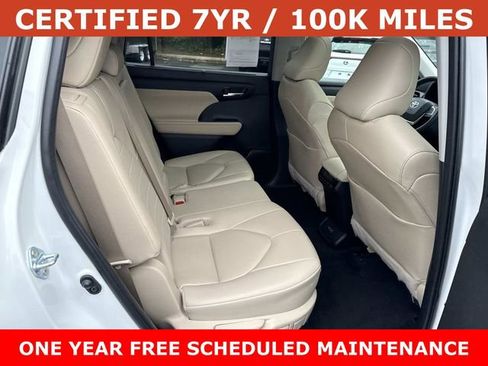 Used 2023 Toyota Highlander XLE AWD/4WD image 11