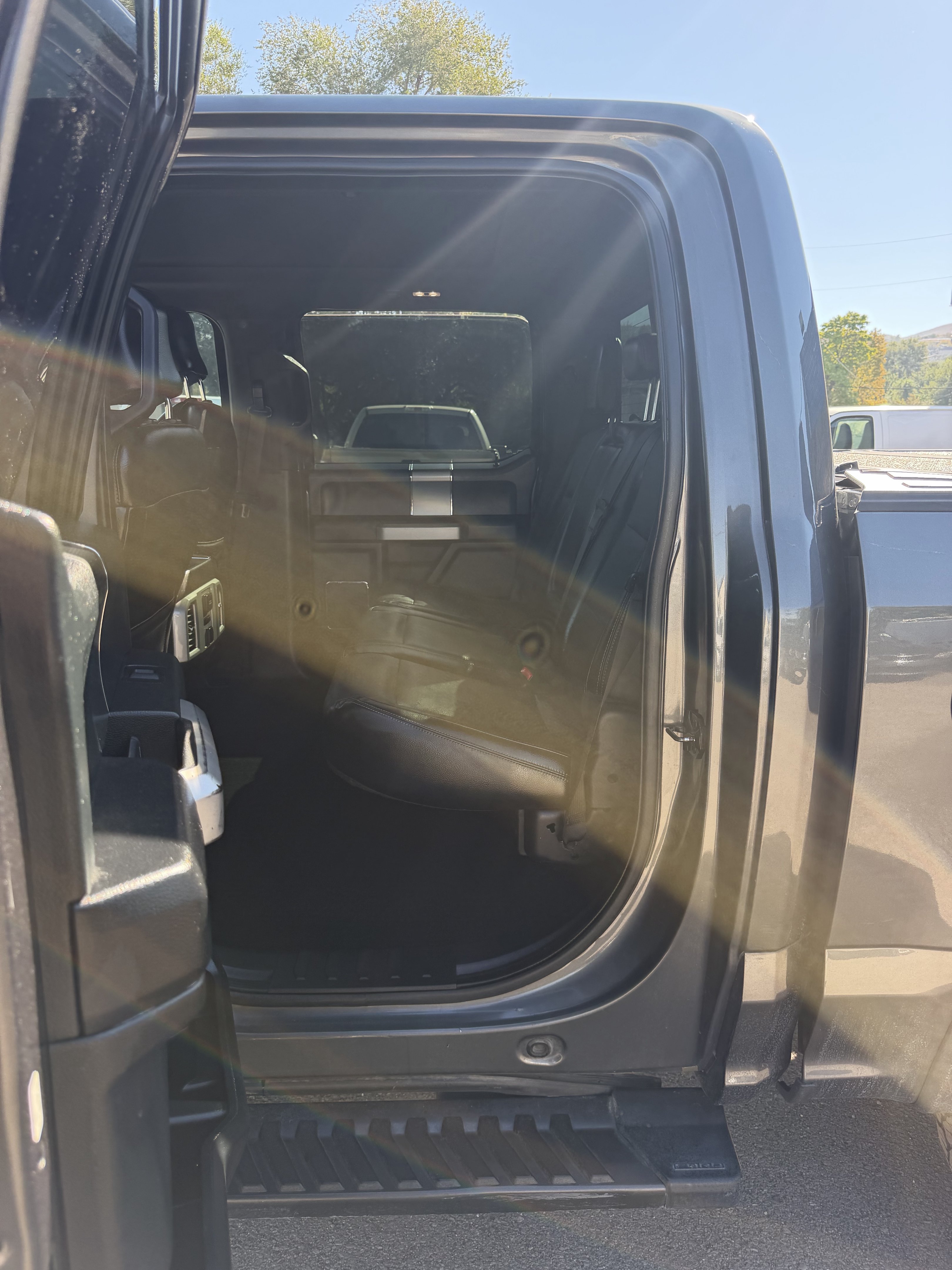Used 2015 Ford F150 Lariat w/ Equipment Group 502A Luxury AWD/4WD image 18