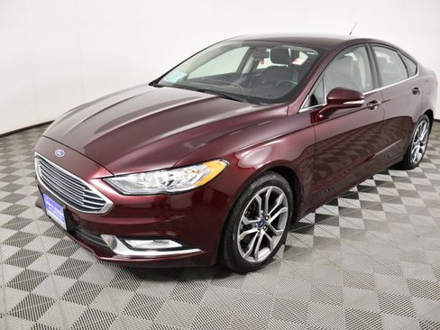 Used 2017 Ford Fusion SE w/ Equipment Group 201A FWD image 10