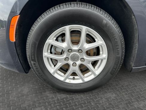 Used 2020 Chrysler Pacifica Touring-L FWD image 9