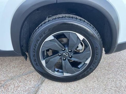 Used 2024 Nissan Rogue SV image 6