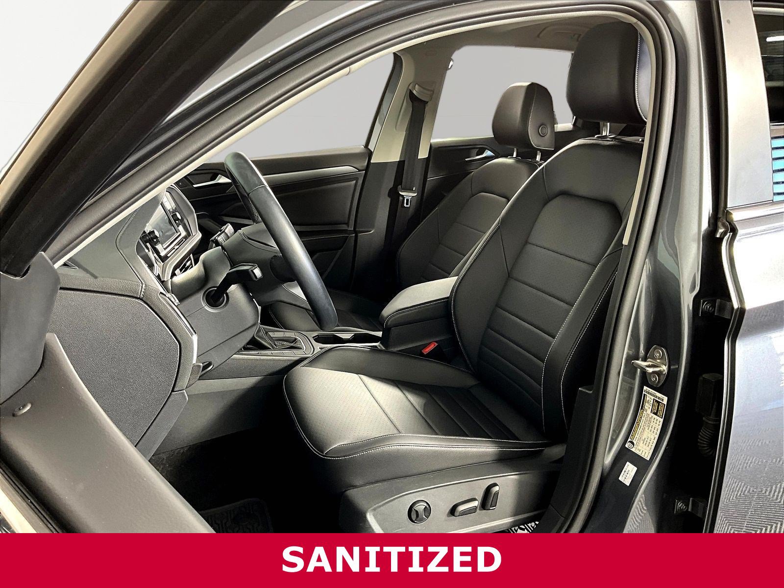 Used 2023 Volkswagen Jetta SE FWD image 19