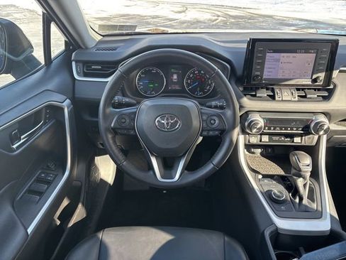 Used 2022 Toyota RAV4 XLE Premium image 23