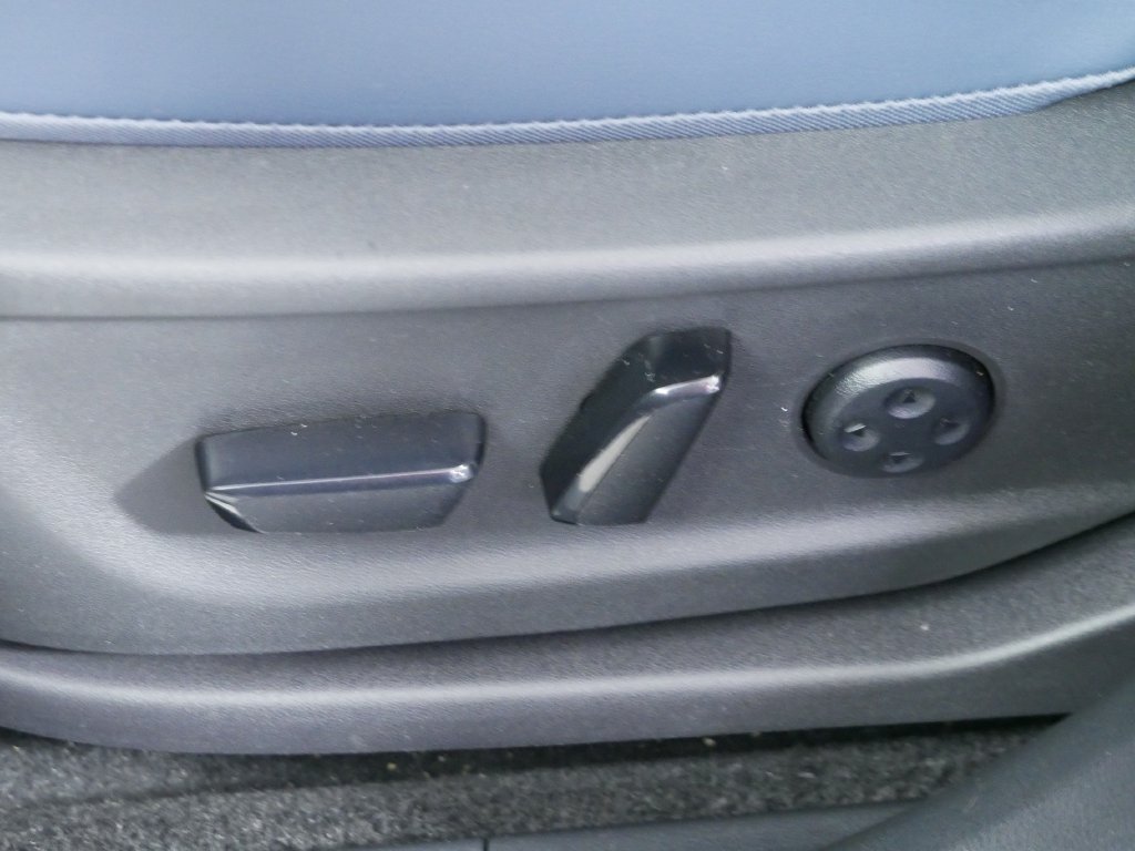 Used 2024 Nissan Ariya AWD image 22